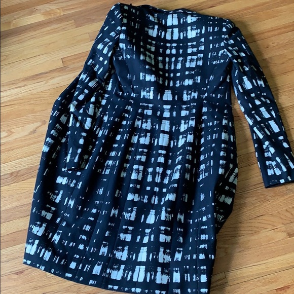 White and black long coat - Picture 2 of 3